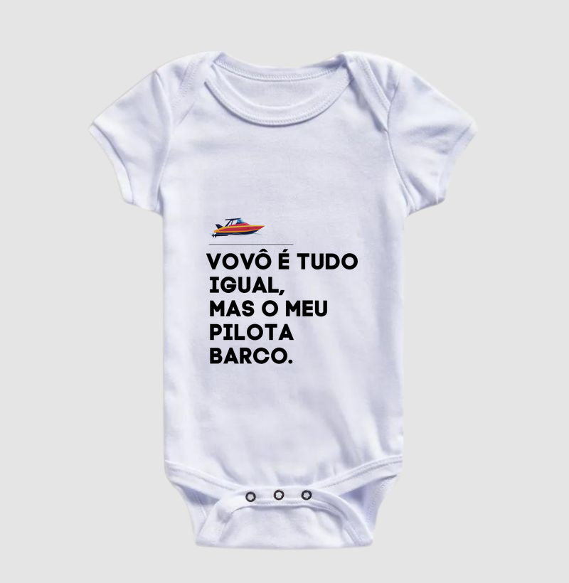 Vovô é tudo igual mas o meu pilota barco