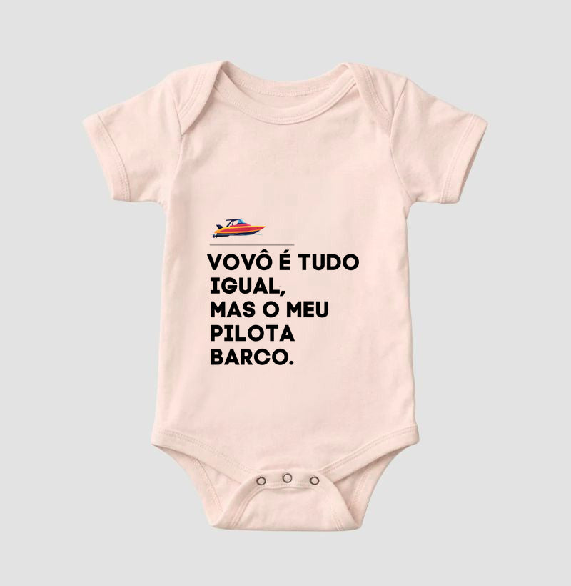 Vovô é tudo igual mas o meu pilota barco