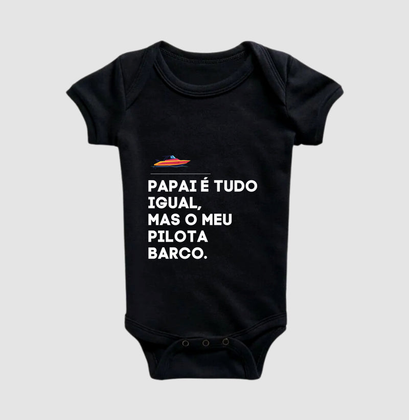 Papai é tudo igual mas o meu pilota barco