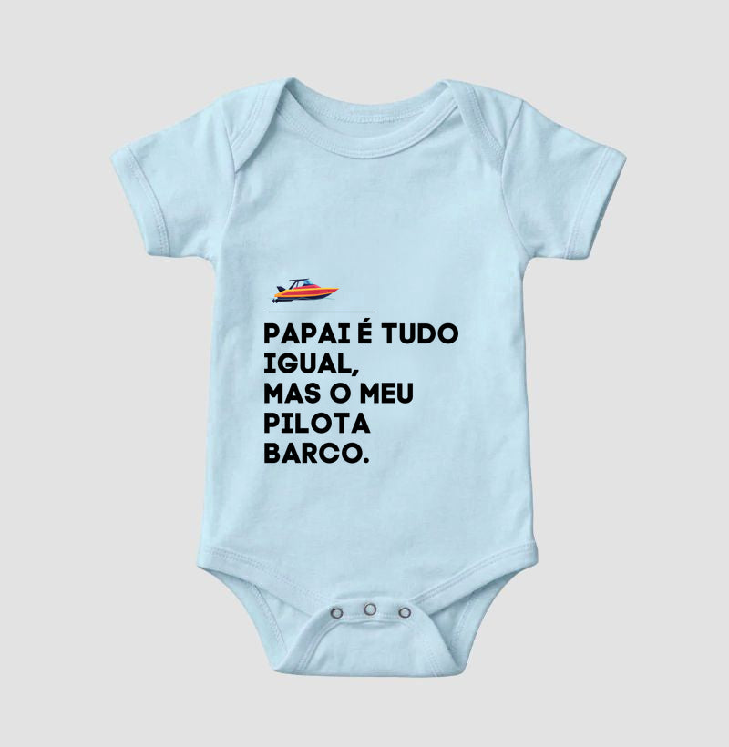 Papai é tudo igual mas o meu pilota barco