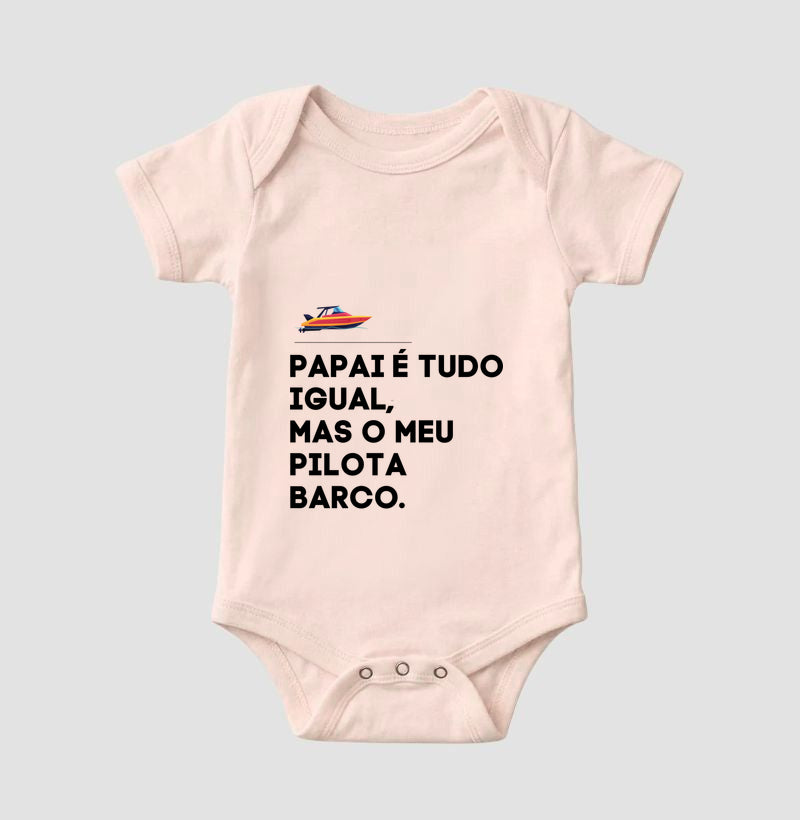 Papai é tudo igual mas o meu pilota barco
