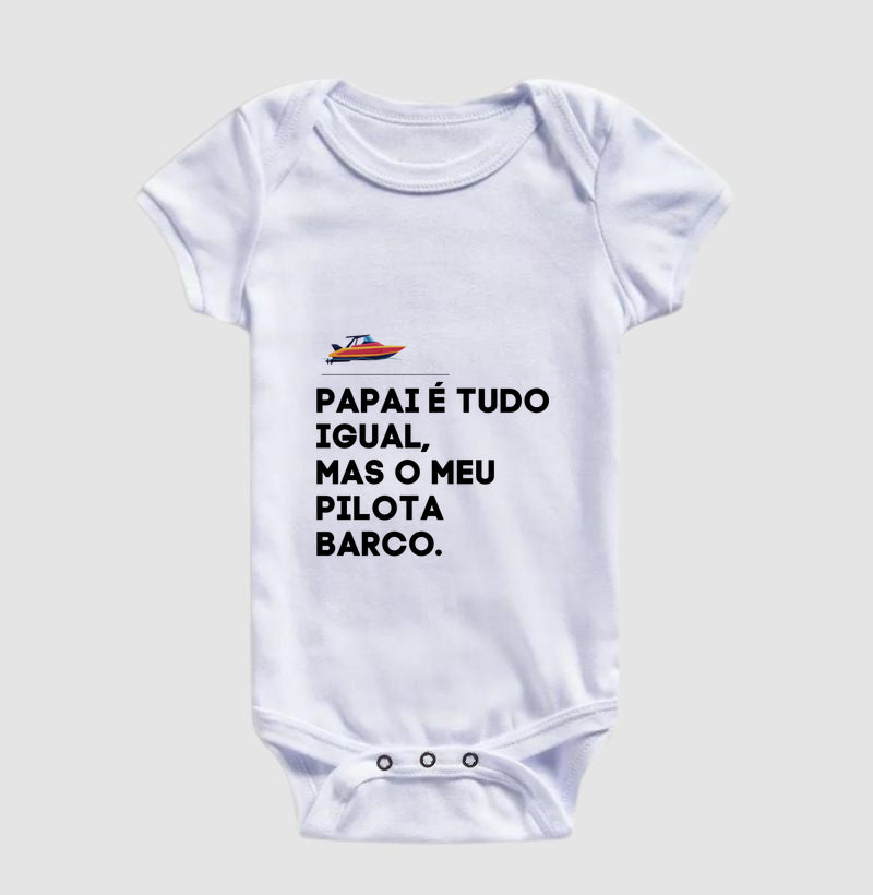 Papai é tudo igual mas o meu pilota barco