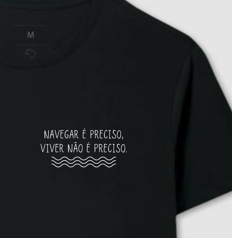 Navegar é preciso, viver não é preciso.