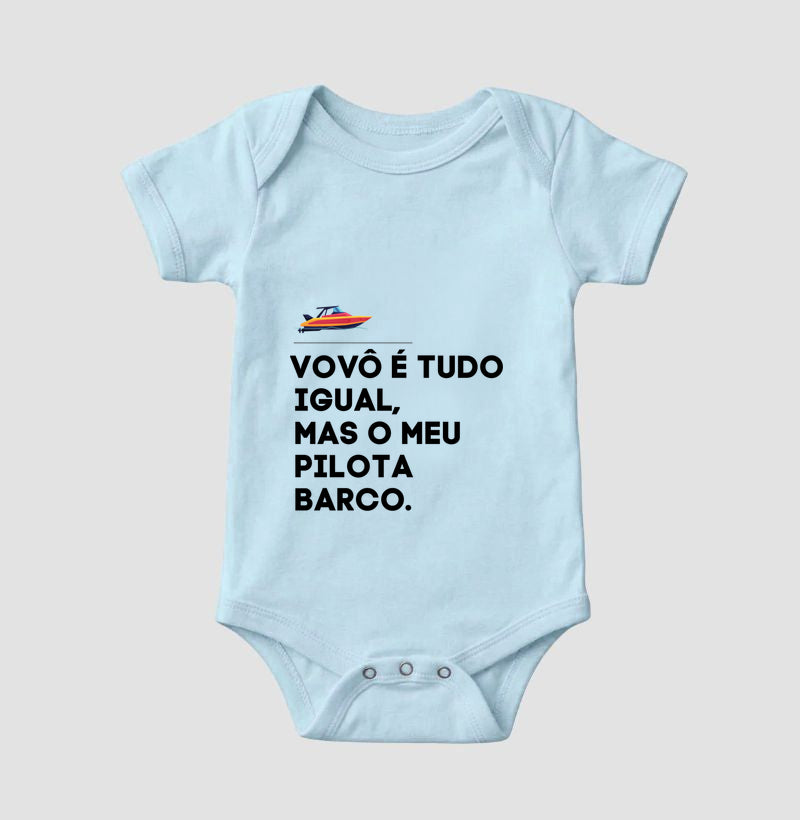 Vovô é tudo igual mas o meu pilota barco